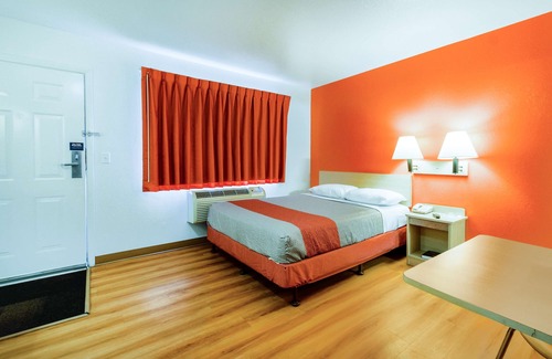 Kelso Hotel | Budget-Friendly Motel 6 Kelso Near Mt. St. Helens Attractions