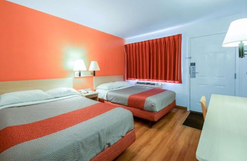 Kelso Hotel | Comfortable Stay at Motel 6-Kelso, WA - Family & Pet Friendly