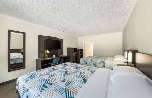 Kilgore Hotel | Budget-Friendly Motel 6 Kilgore, TX with Pool & Breakfast