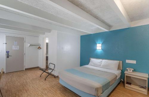 Kokomo Hotel | Pet-Friendly Comfort at Motel 6 in Kokomo, IN
