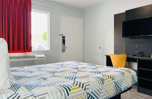 La Mesa Hotel | Budget-Friendly Motel 6 in La Mesa, CA - Family & Pet Friendly