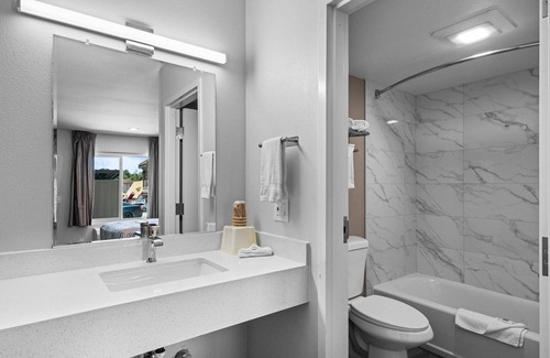La Mesa Hotel | Budget-Friendly Motel 6 La Mesa with Spa and Breakfast
