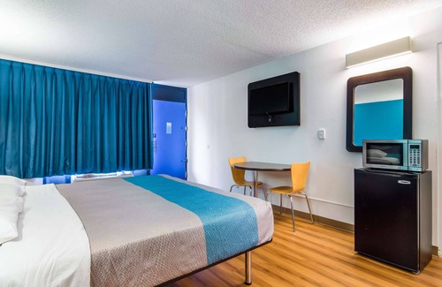 LaGrange Hotel | Budget-Friendly Stay at Motel 6 Lagrange, GA with Breakfast