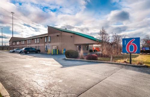 Lansing Hotel | Pet-Friendly Motel 6 in Lansing, IL - Near Chicago South