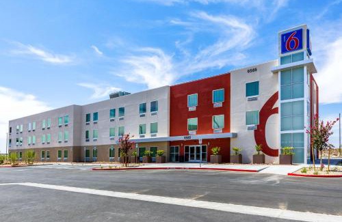 Las Vegas Hotel | Convenient Motel 6-Las Vegas: Perfect for Motor Speedway Fans