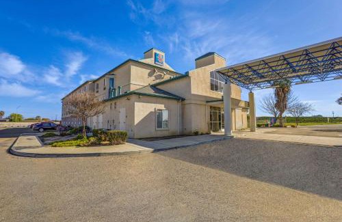 Lemoore Hotel | Budget-Friendly Motel 6 in Lemoore, CA - Pet Friendly Stay