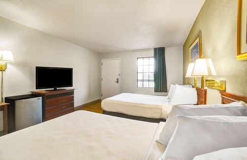 Lester Hotel | Budget-Friendly Motel 6 near Philadelphia Airport