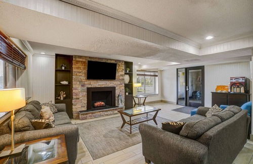 Lester Hotel | Budget-Friendly Motel 6 near Philadelphia Airport