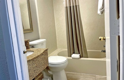 Lester Hotel | Budget-Friendly Motel 6 near Philadelphia Airport