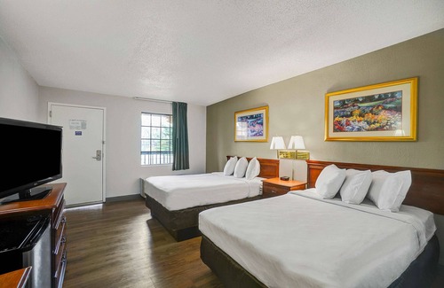 Lester Hotel | Budget-Friendly Motel 6 near Philadelphia Airport