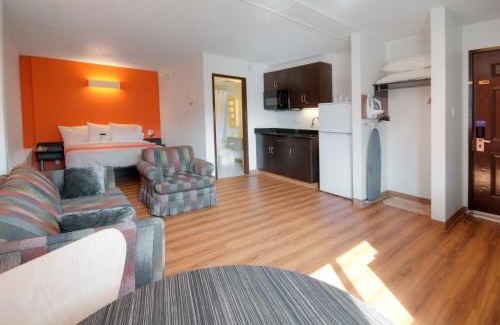 South Lethbridge Hotel | Pet-Friendly Comfort at Motel 6 in Lethbridge, AB