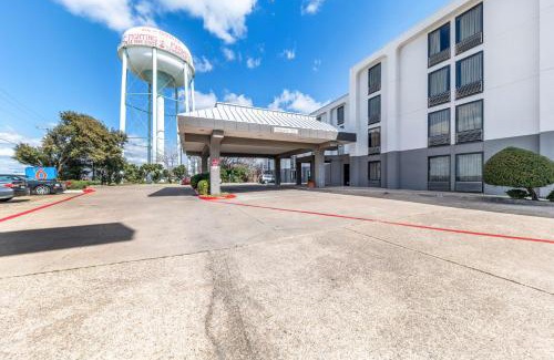 Lewisville Hotel | Budget-Friendly Motel 6 in Lewisville, TX - Family & Pet Friendly