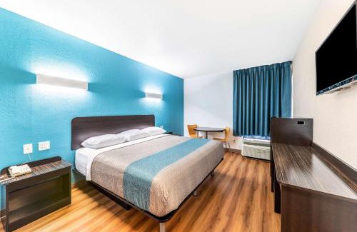 Lewisville Hotel | Budget-Friendly Motel 6 in Lewisville, TX - Family & Pet Friendly