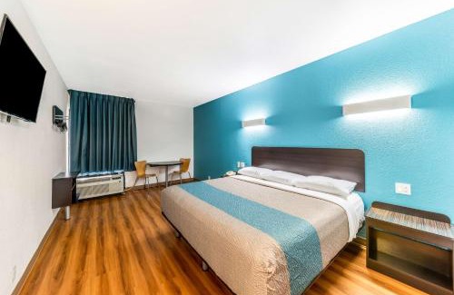 Lewisville Hotel | Budget-Friendly Motel 6 in Lewisville, TX - Family & Pet Friendly