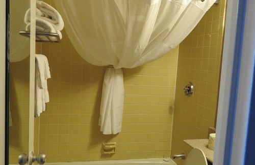 Highlands Hotel | Budget-Friendly Stay at Motel 6 Lincoln, NE - Airport