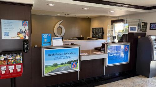 Lodi Hotel | Convenient Motel 6 in Lodi, CA - Pet Friendly & Pool Access