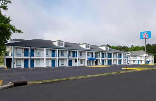 Macon Hotel | Pet-Friendly Motel 6 Macon, GA - Convenient Family Stay