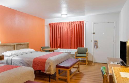 Madras Hotel | Pet-Friendly Stay at Motel 6 Madras, OR - Rated 7.5/10