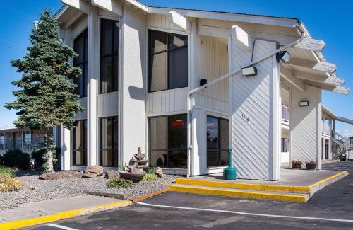 Madras Hotel | Pet-Friendly Stay at Motel 6 Madras, OR - Rated 7.5/10