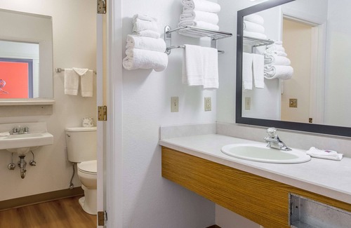 Madras Hotel | Discover Motel 6 Madras, OR: Family-Friendly Amenities Await