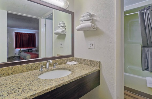 Maple Shade Hotel | Budget-Friendly Motel 6 in Maple Shade Township, NJ