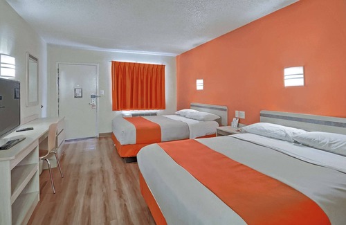 Maple Shade Hotel | Budget-Friendly Motel 6 in Maple Shade Township, NJ