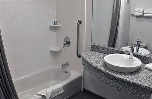 Marble Falls Hotel | Budget-Friendly Motel 6 in Marble Falls with Pool & Breakfast