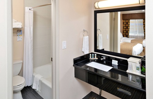 Martinez Hotel | Pet-Friendly Motel 6 in Martinez, CA with Pool & Spa