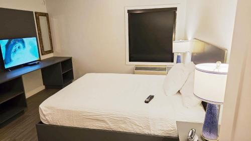 Merritt Hotel | Cozy Merritt Desert Inn: Pet-Friendly with Complimentary Breakfast
