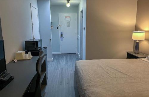 Merritt Hotel | Cozy Merritt Desert Inn: Pet-Friendly with Complimentary Breakfast