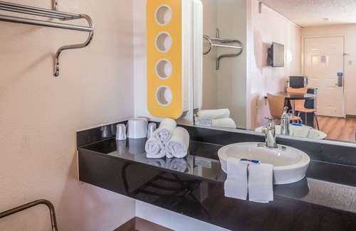 Mesquite Hotel | Budget-Friendly Stay at Motel 6 Mesquite, TX - Pool & Breakfast