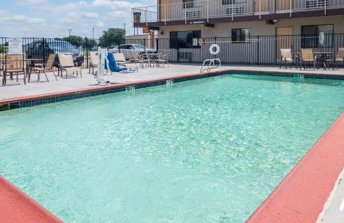 Mesquite Hotel | Pet-Friendly Motel 6 in Mesquite Near Rodeo & Convention Center