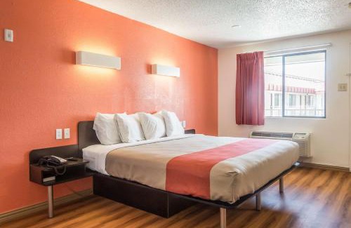 Mesquite Hotel | Pet-Friendly Motel 6 in Mesquite Near Rodeo & Convention Center