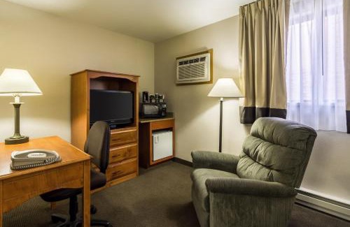 Minot Hotel | Budget-Friendly Motel 6 in Minot, ND with Pool & Pets