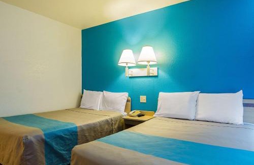 Mitchell Hotel | Comfortable Stay at Motel 6 - Pet Friendly in Mitchell, SD