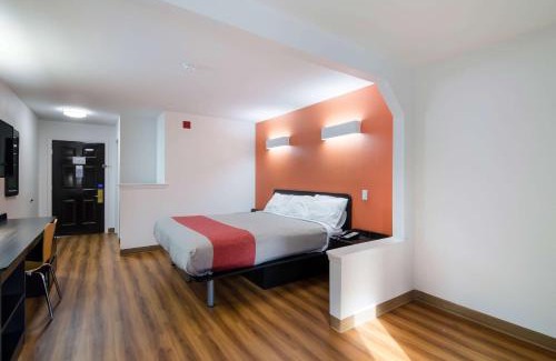 Kreole Hotel | Comfortable Motel 6 in Moss Point, MS - Pet Friendly & Accessible