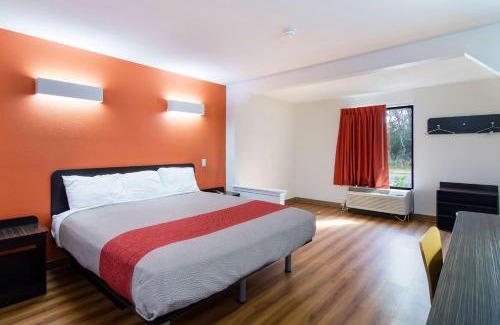 Kreole Hotel | Comfortable Motel 6 in Moss Point, MS - Pet Friendly & Accessible
