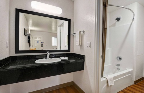 Moultrie Hotel | Eco-Friendly Motel 6 in Moultrie, GA with Breakfast