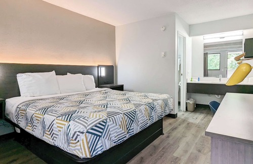 Nashua Hotel | Budget-Friendly Motel 6 Nashua, NH - Family and Accessible Stays