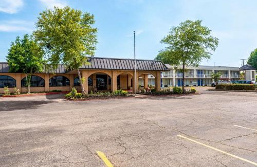 Natchitoches Hotel | Budget-Friendly Motel 6 in Natchitoches with Pool Access