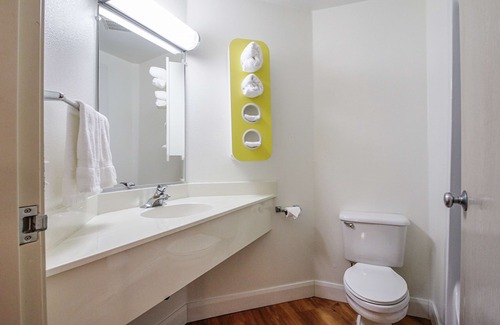 Nephi Hotel | Budget-Friendly Motel 6 Nephi with Pool and Breakfast