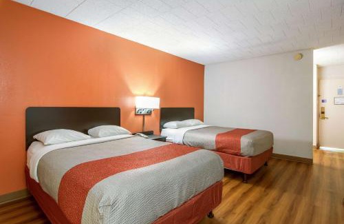 New Stanton Hotel | Pet-Friendly Stay at Motel 6 New Stanton, PA - Rated 8.1/10