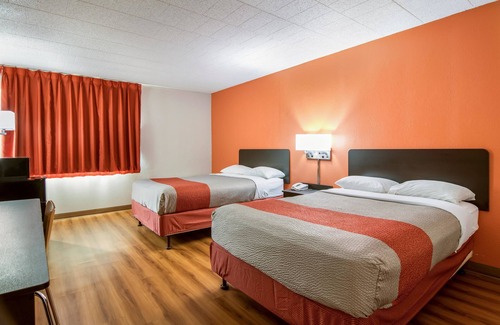 New Stanton Hotel | Budget-Friendly Motel 6 in New Stanton, PA with Breakfast