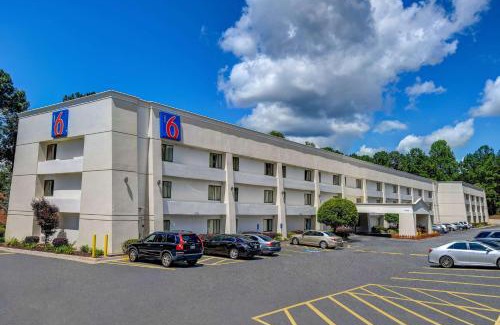 Peachtree Corners Hotel | Comfortable Motel 6 in Norcross, GA - Pet-Friendly Stay