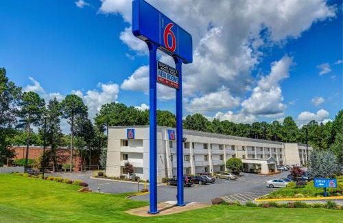 Peachtree Corners Hotel | Comfortable Motel 6 in Norcross, GA - Pet-Friendly Stay