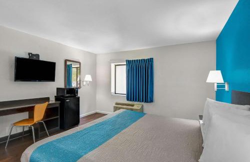 Peachtree Corners Hotel | Comfortable Motel 6 in Norcross, GA - Pet-Friendly Stay