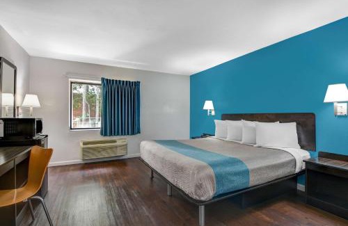 Peachtree Corners Hotel | Comfortable Motel 6 in Norcross, GA - Pet-Friendly Stay