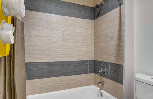 Peachtree Corners Hotel | Budget-Friendly Motel 6 Norcross, GA with Free Breakfast