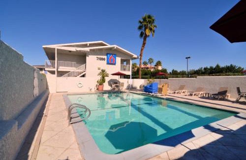 Palm Desert Hotel | Pet-Friendly Motel 6 in Palm Desert with Pool Access