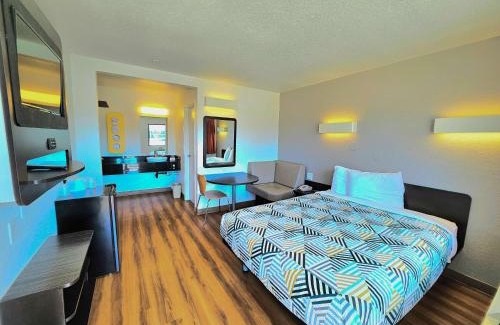 Palm Desert Hotel | Pet-Friendly Motel 6 in Palm Desert with Pool Access